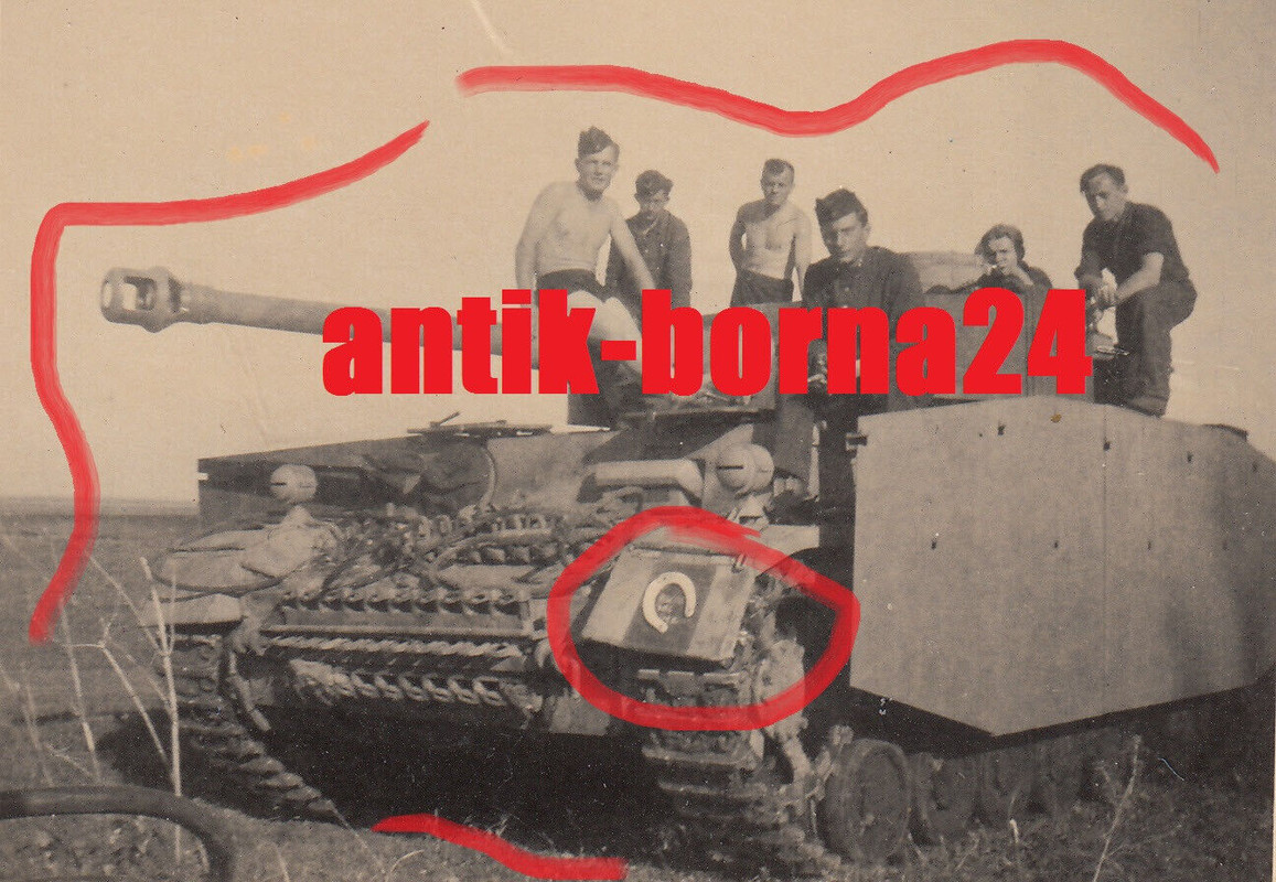 Foto Soldat Tank Besatzung Panzer IV Langrohr Seitenschürzen Hufeisen