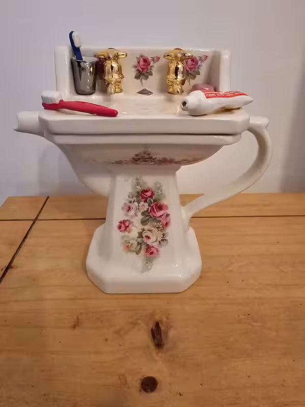 teapot-sink.avif