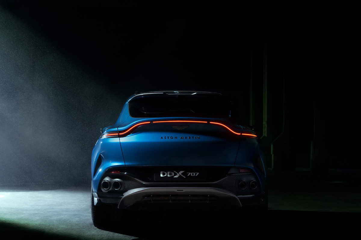 AstonMartinDBX707_07