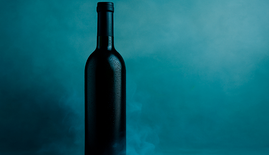 Cava de vinos Drija Merlot 29 en acero inoxidable con puerta de vidrio y estantes de madera.