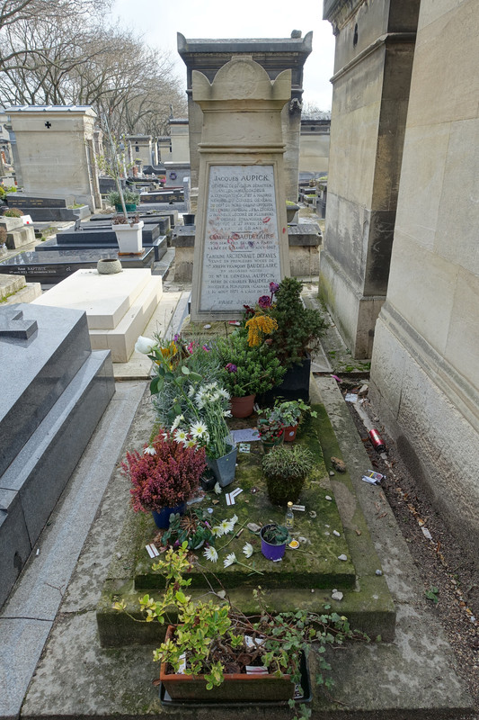 3648px-Tomb_of_Baudelaire_@_Cemetery_@_Montparnasse_@_Paris_(32701269671)