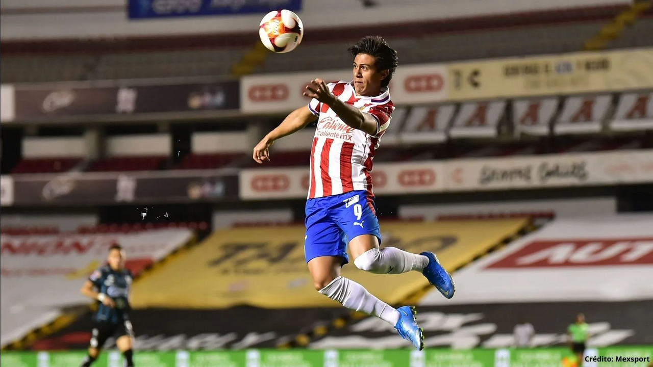 José Juan Macías regresa a convocatoria de Chivas vs Pumas en Liguilla