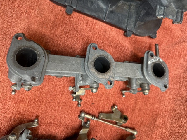 MFI throttle bodies and velocity stacks