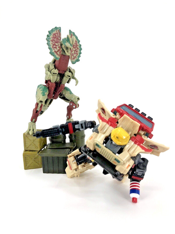 Transformers x Jurassic Park Collaborative Decepticon Dilophocon 02