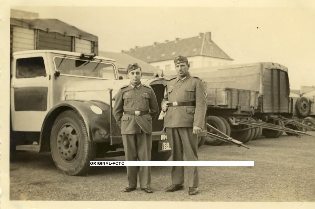 Foto Soldaten mit LKW Kaserne Wesermünde