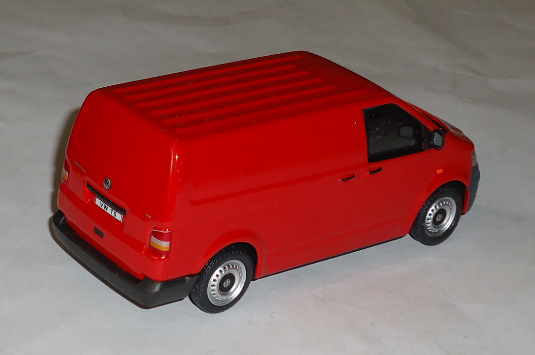 Volkswagen-T5 Transporter Van1