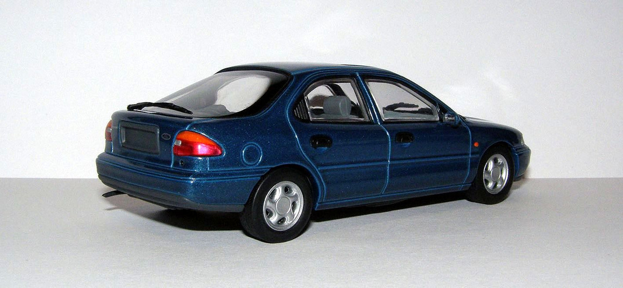 1993 Ford Mondeo Mk.I 2.0 GLX (Minichamps #82070) 2