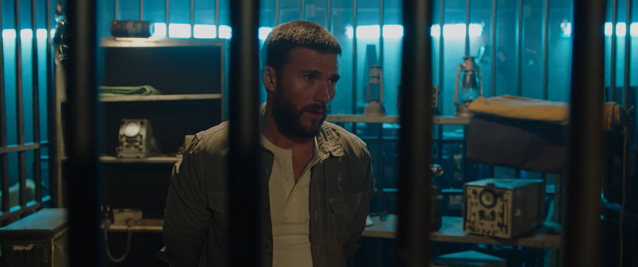 Dangerous 2021 WebRip [Hindi + Tamil + Telugu + English] 480p, 720p ESub Screenshot