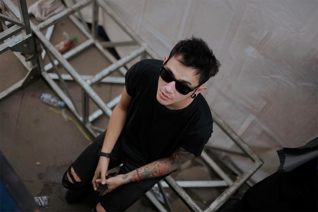 Tato di tangan Vicky Niti Negoro
