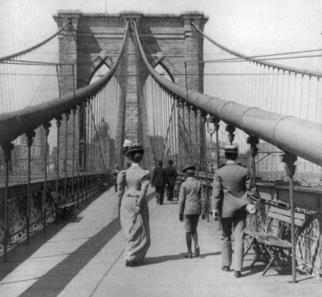 1899c-Brooklyn-Bridge-on-the-promenade.jpg