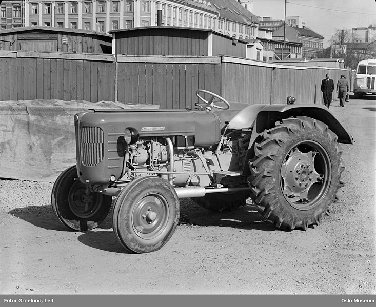 734px-Zetor_3011_OB.Ø61_1303