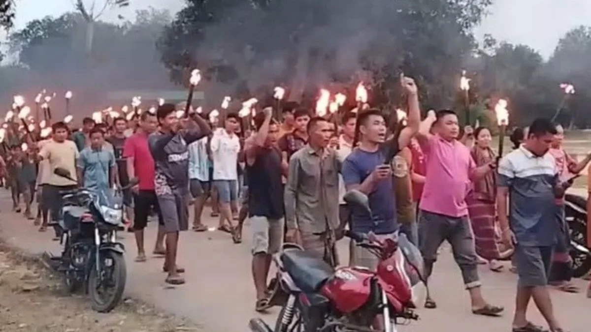 সাজেকবাসীর দাবির সমর্থনে বাঘাইছড়িতে মশাল মিছিল