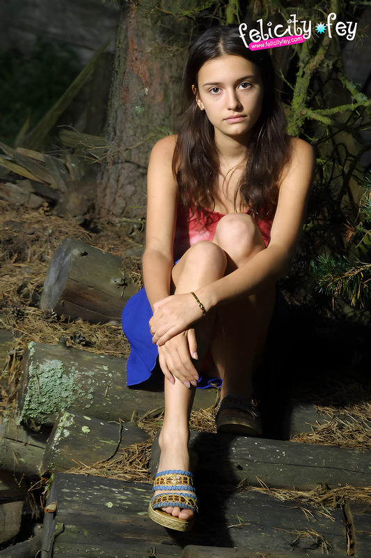 felicity-fey_01341-lg_4k