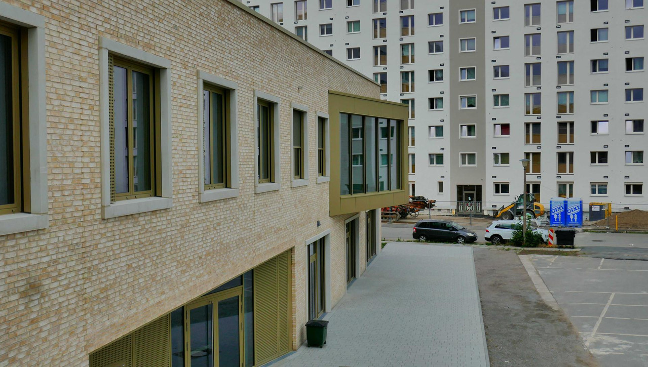Bild: https://i.postimg.cc/8zrfcrf9/P1370283.jpg