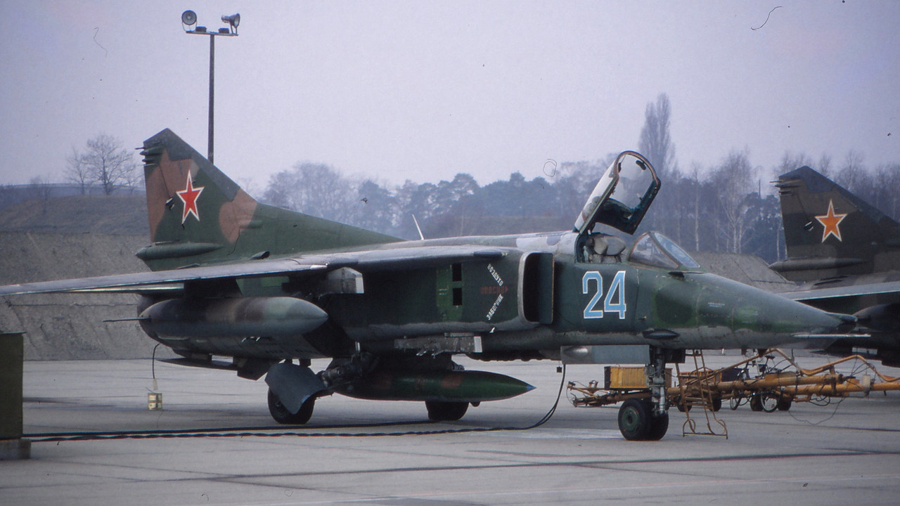 559 APIB Mig-27K 24 Blue_76802643372_4