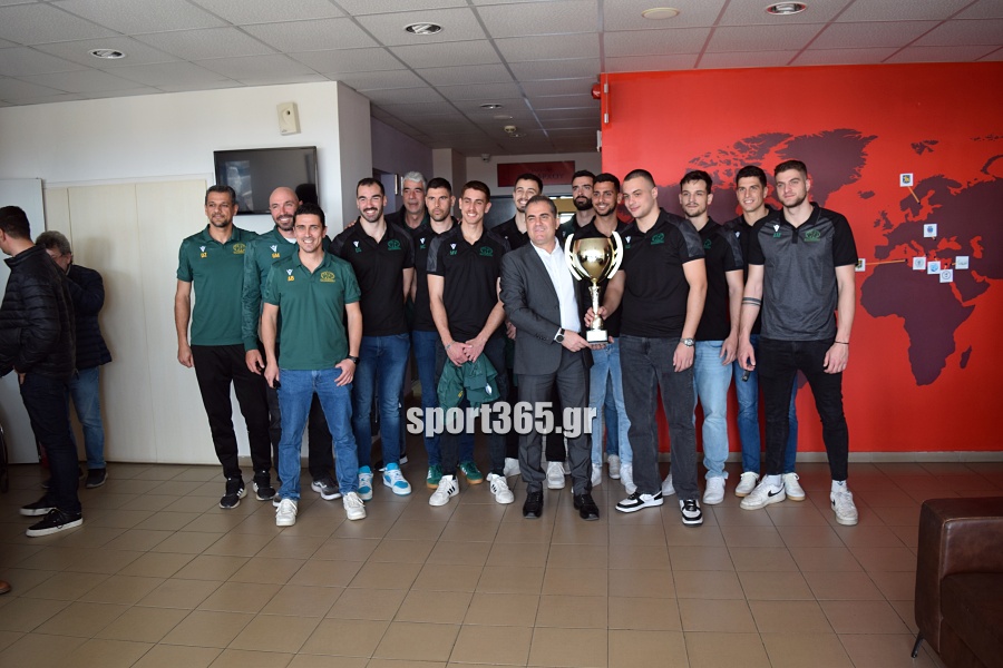 , Οι θριαμβευτές της Καλαμάτας ’80 στο Δημαρχείο: Η πόλη υποκλίθηκε στους πρωταθλητές! – «Να γιορτάσουμε και για την Μαύρη Θύελλα» (φωτο & βίντεο)