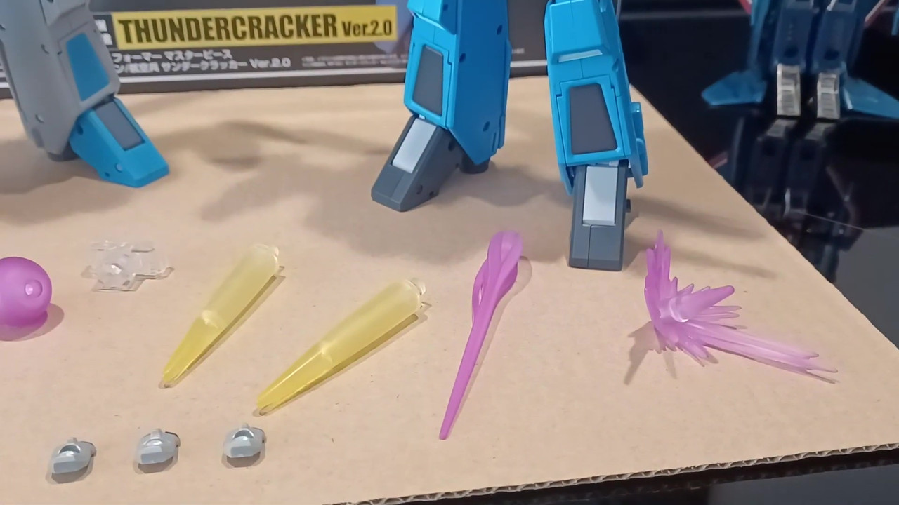 Transformers-Masterpiece-MP-52-Thundercracker-04