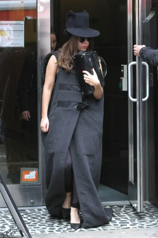 4-4-14-Leaving-a-Yoga-Class-in-NYC-002.w