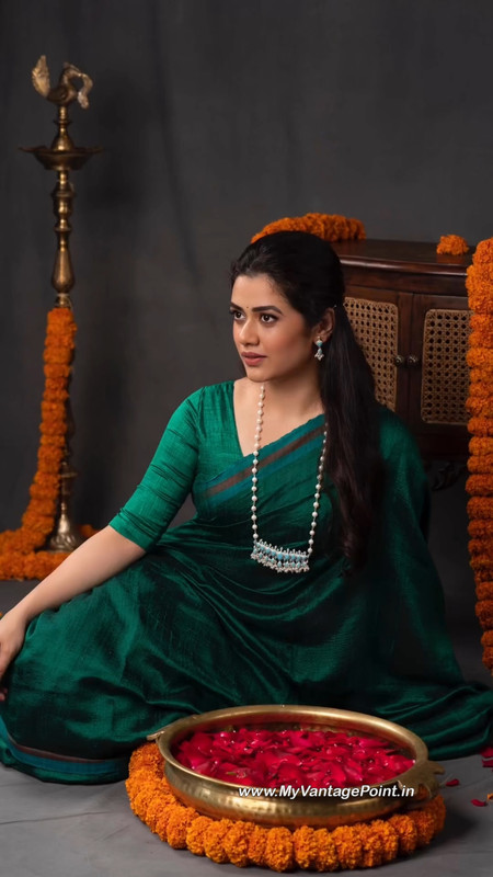 2-Mobile-Wallpaper-Photos-of-Girija-Oak-Godbole-My-Vantage-Point