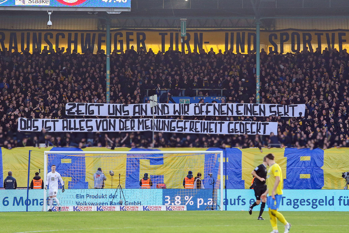 eintracht-braunschweig-1-fc-kaiserslautern-2-bundesliga-2023-2024-16