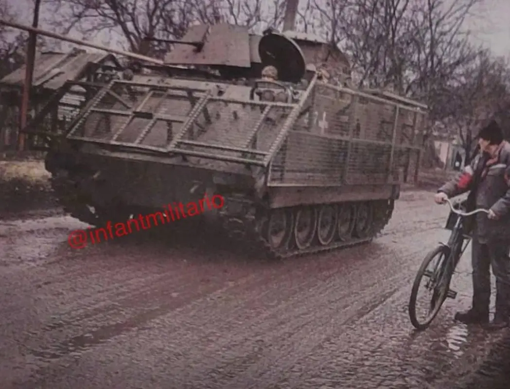 Photos guerre d ukraine - Page 31 UAF-M113-avec-blindage-cage