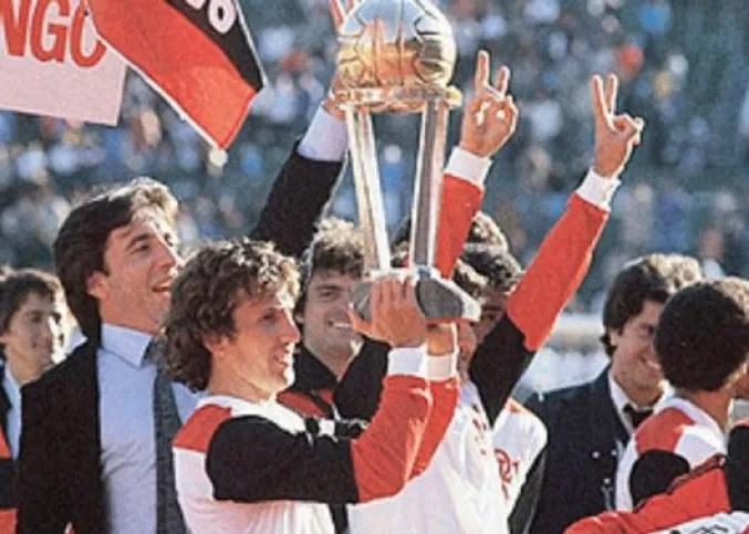 Zico em ação no Mundial de 1981