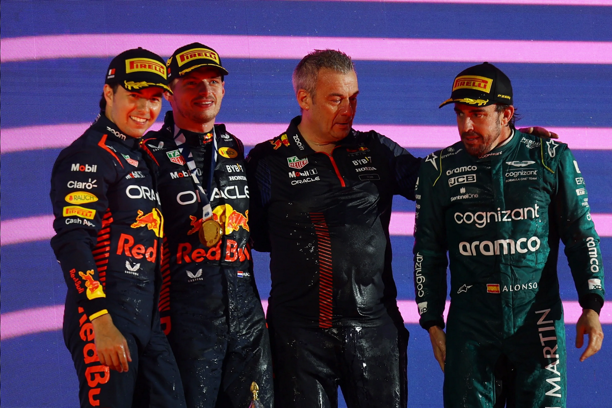 ¿Verstappen traiciona a Checo Pérez? Quiere correr con Fernando Alonso