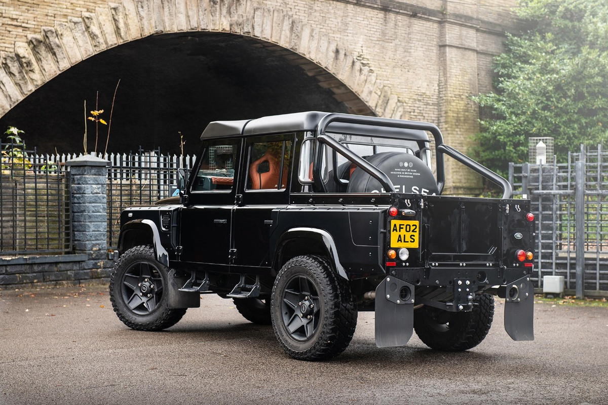 Kahn-Design-Land-Rover-Defender-110-End-Edition-Pick-Up-is-truly-unique-5