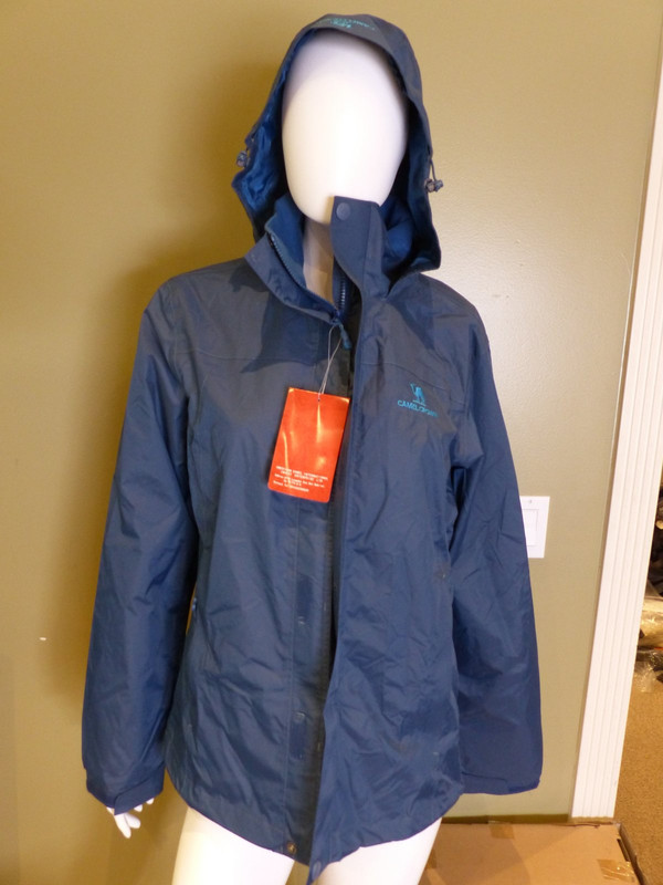 CAMEL CROWN WOMENS RAIN JACKET IN DARK BLUE US WOMENS SMALL