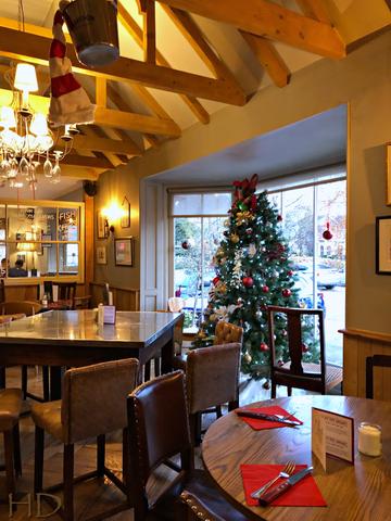 Pub-Xmas-tree-HD.jpg