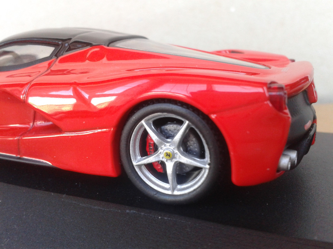 2013 Ferrari LaFerrari (Ixo-nº 2 Ferrari GT Collection). (12)
