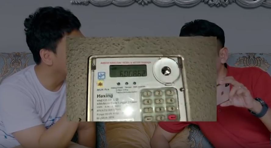 Video saat listrik di rumah Ruben Onsu padam (YouTube/RadityaDika)