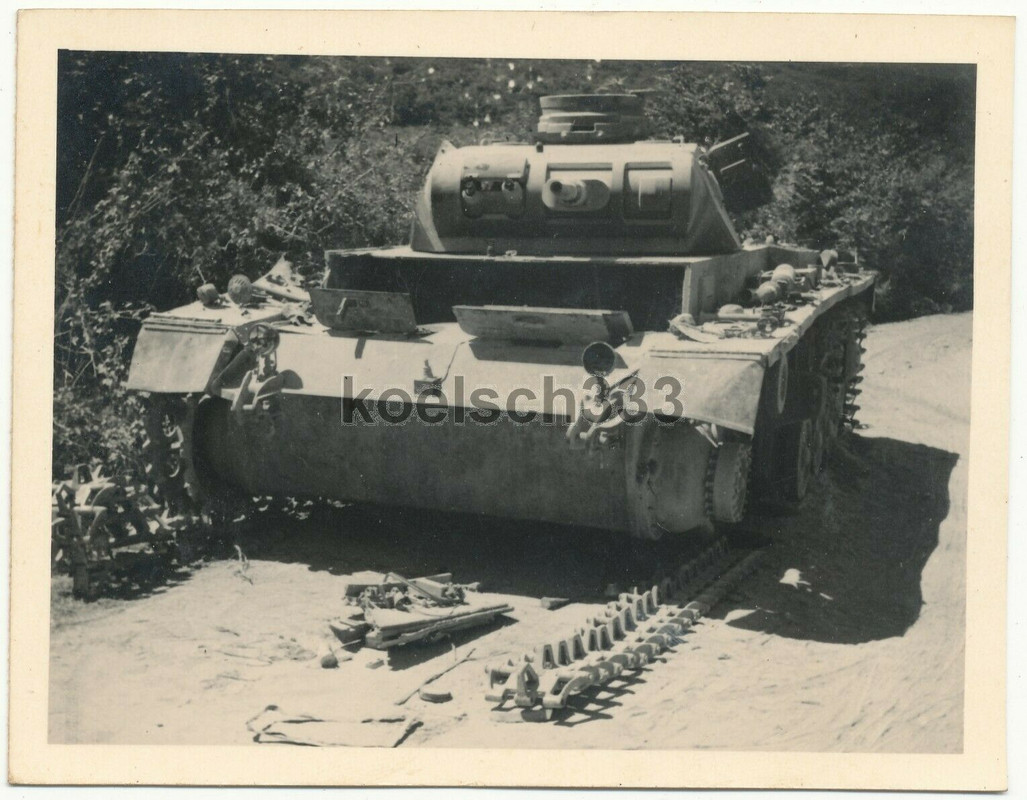 Foto Panzer III Kampfwagen Wrack nach schweren Kämpfen in Griech