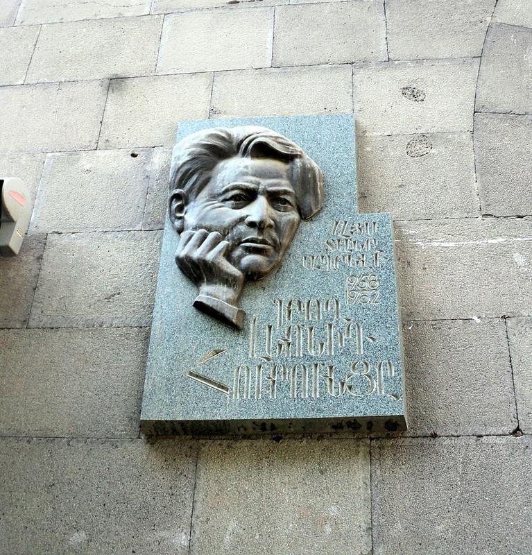 Leonid-Hourunts-plaque