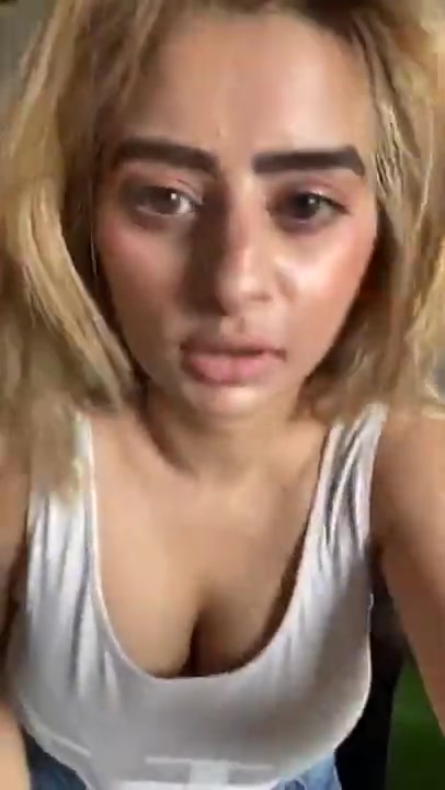 [Image: Ankita-Dave-hottest-Instagram-Live-Show-101.jpg]