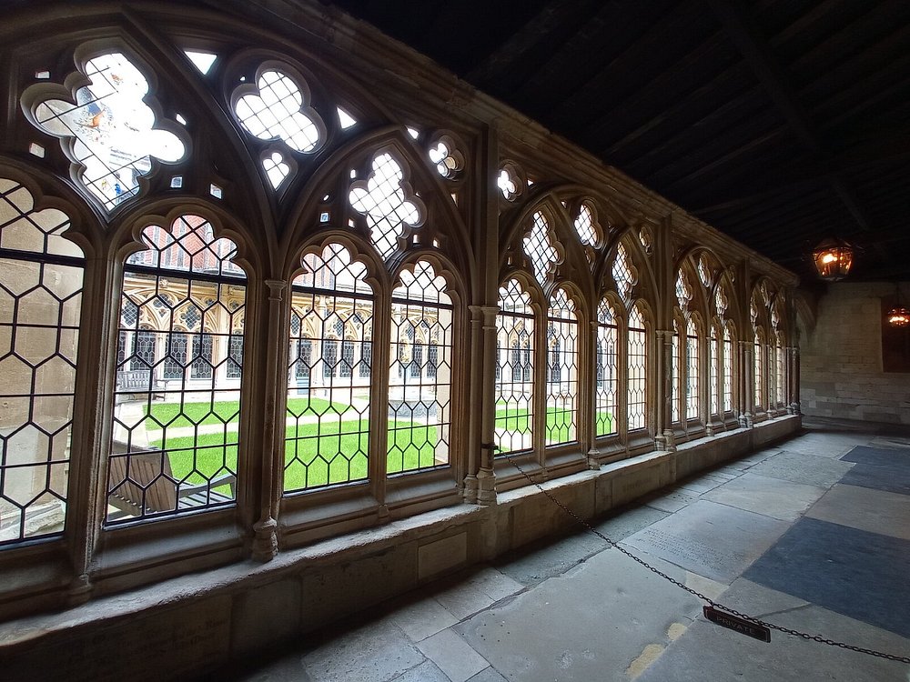 caption-3 Часовня Святого Георгия в Виндзорском замке: духовное сердце британской монархии