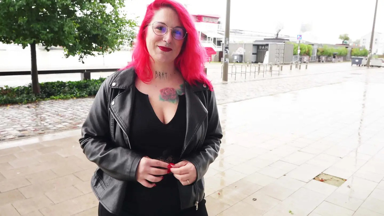 JacquieEtMichelTV 24 11 25 Lody 35 years old, from Bordeaux!