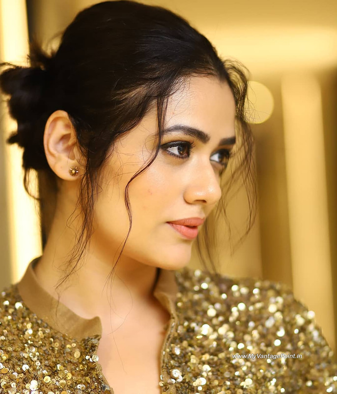 19-Girija-Oak-Godbole-Wallpapers-Photos-HD-Mobile-Photos-My-Vantage-Point