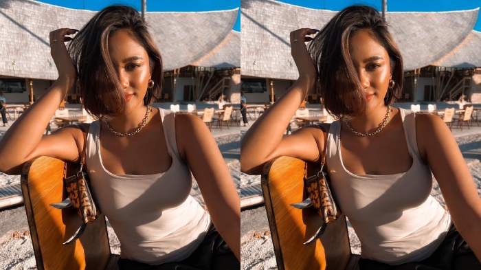 Potret cantik Marion Jola saat menikmati momen liburan ke pantai di kampung halamannya di Kupang, Nusa Tenggara timur.