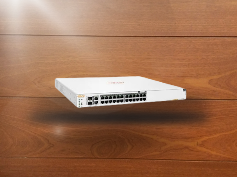 Diagrama de rede mostrando como o Switch Aruba 1960 JL807A pode ser usado em uma arquitetura empilhada para maior redundância e capacidade.