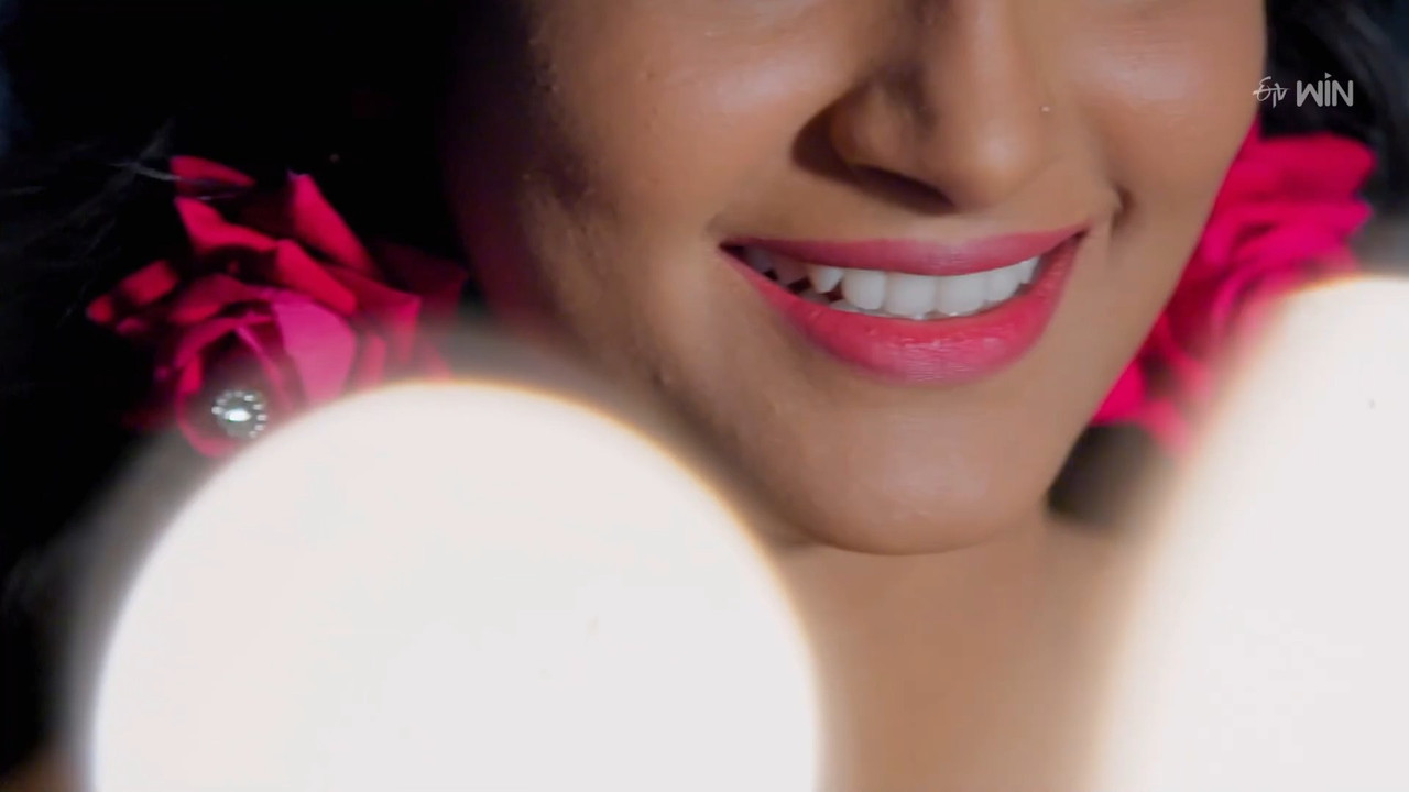 Sexy Telugu serial actress close navel and boobs show in sexy costume from a serial mp4 snapshot 00