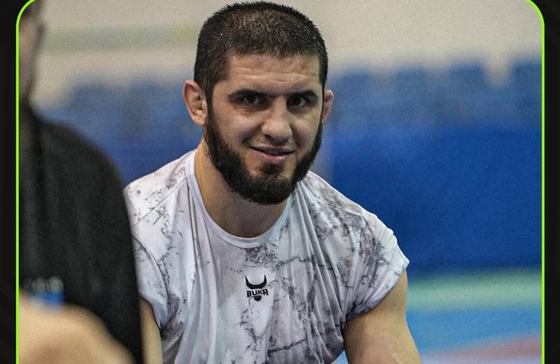 Ислам Махачев изглежда огромен преди UFC 322