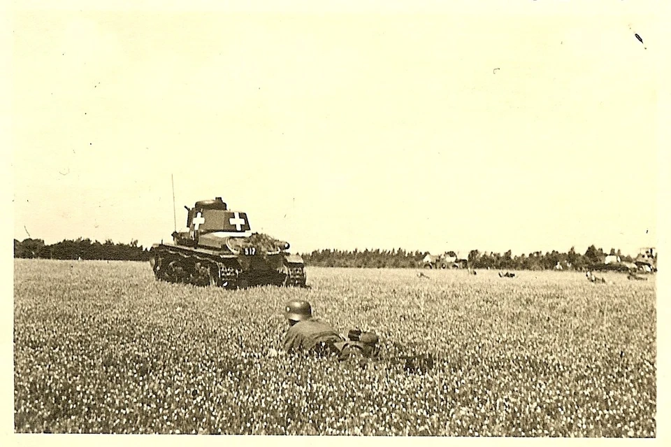 BEST German Invasion Marked Pzkw 35(t) Panzer Tank Supporting Troops 1939 (1)