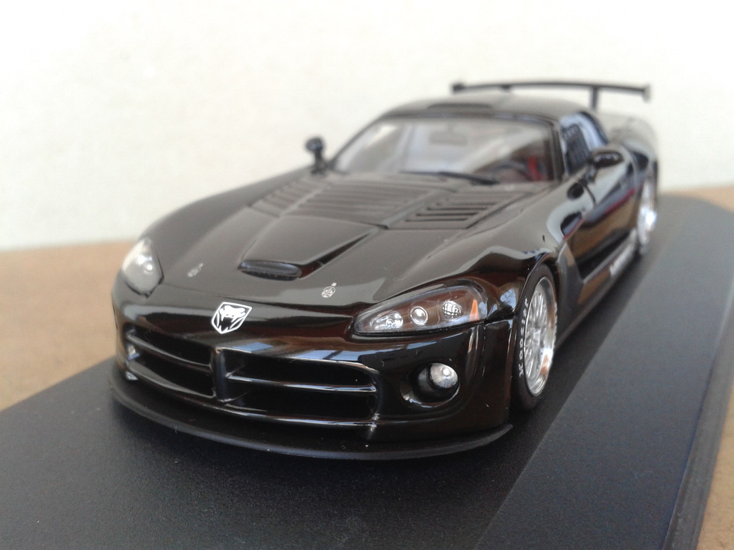 2003 Dodge Viper Mk III Competition Coupé (Auto Art) (14)