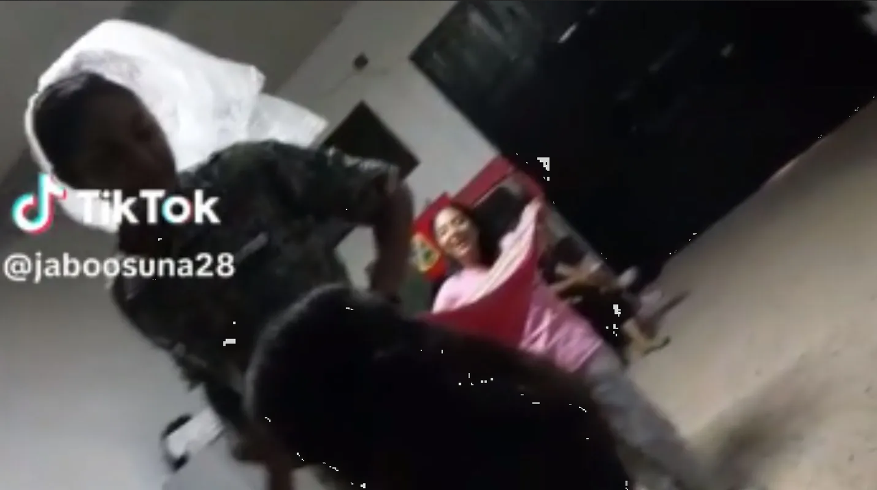 Militares celebran despedida de soltera y se hace viral