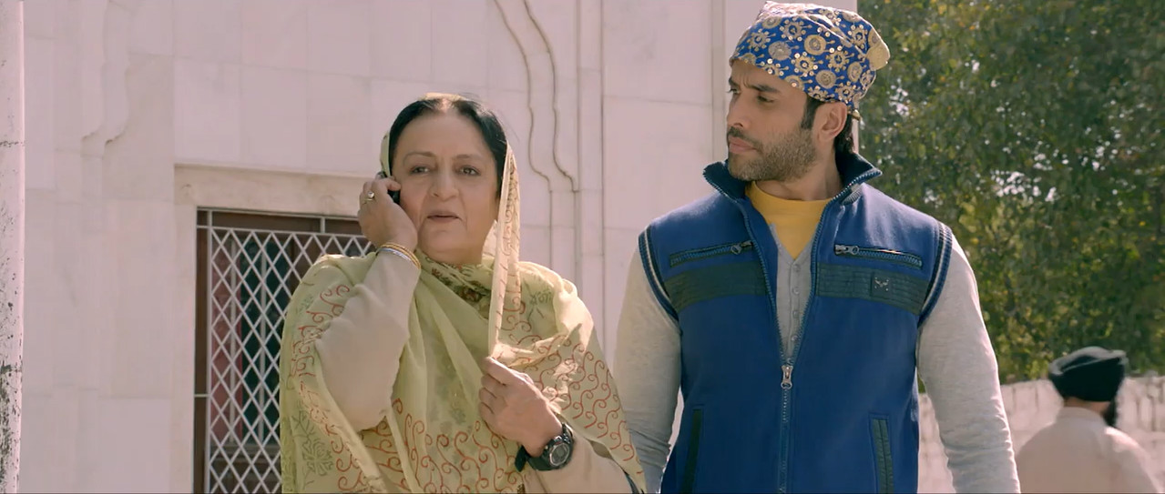 Bajatey Raho 2013 WebRip [Hindi + Tamil] 480p 720p ESub Screenshot