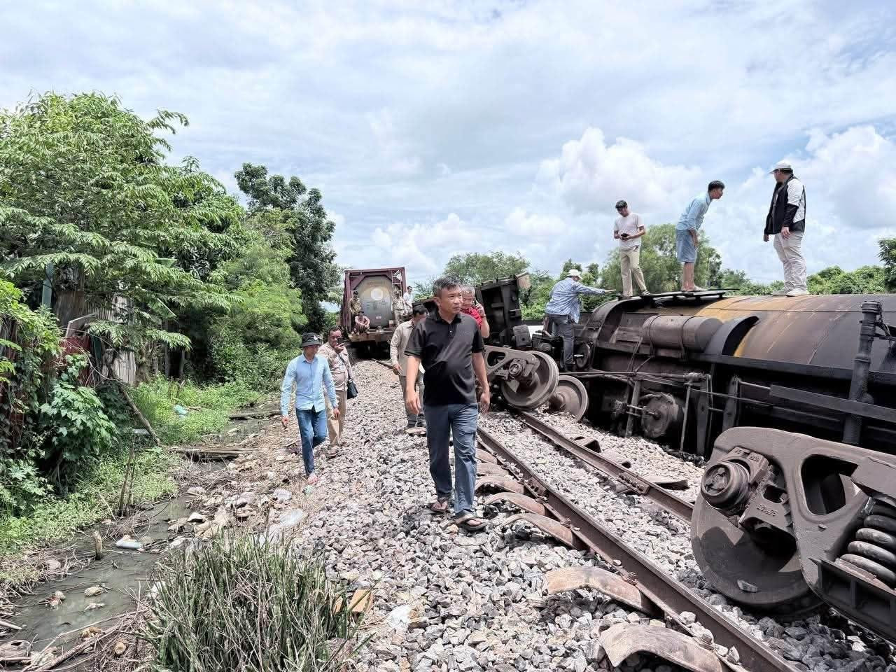 fuel train derails battambang four tankers overturn cambodia news 2026 3232556