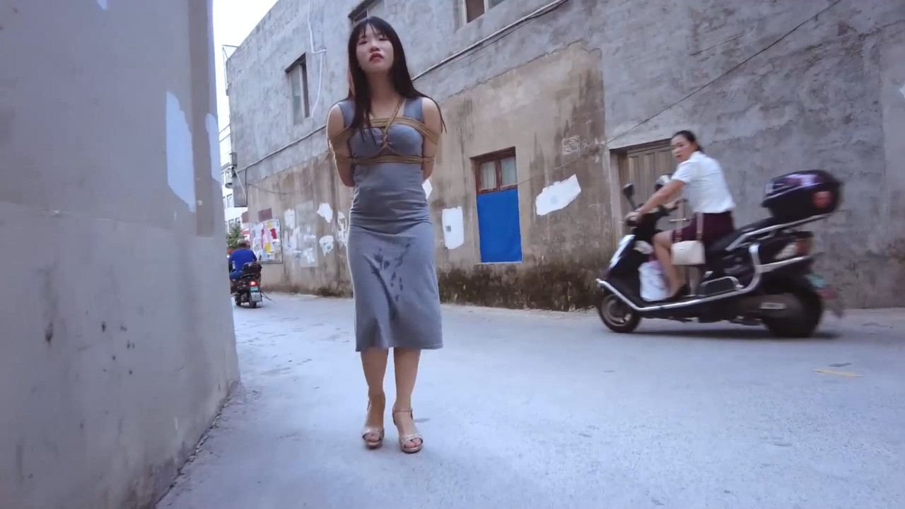 樱束原创 哥妹系列—内置玩具绑绳外露逛超市.mp4_20210924_085512.339