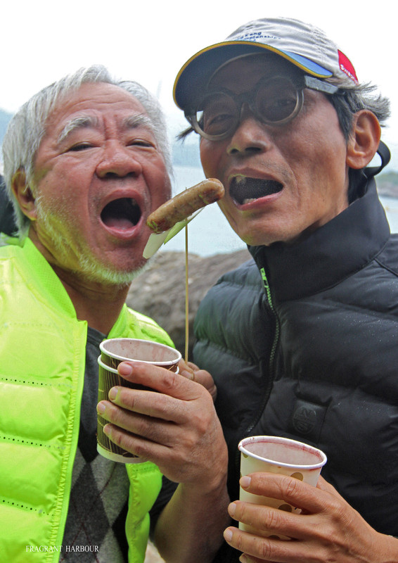 Sharing a sausage (New Year's Beach Day 2025)