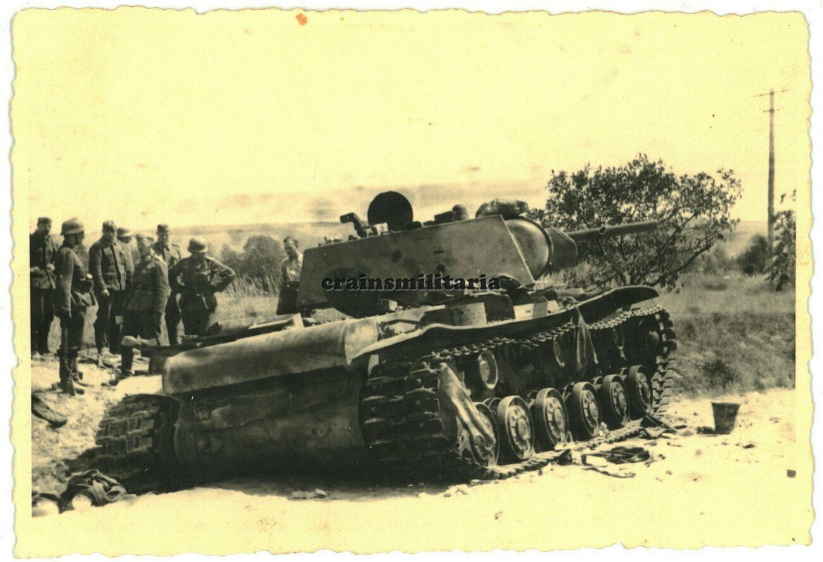 Foto zerstörte russ. Beute Panzer KW-1 KV-1 Tank 29.ID in Russland 1941